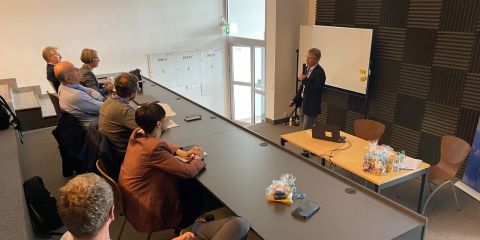 Kristiaan Deckers presenting at GDMB